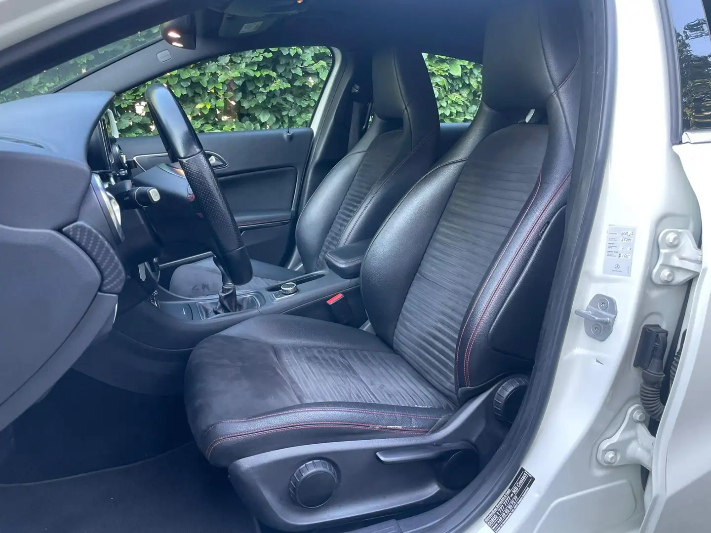 Mercedes-Benz A 200 AMG Prestige White - 2