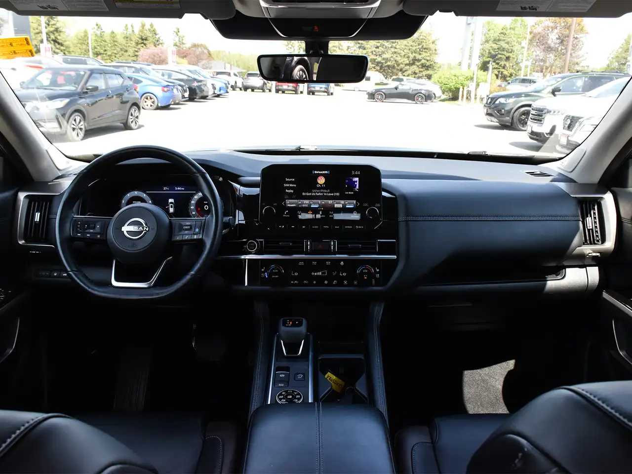 Nissan Pathfinder снимка Nissan Pathfinder