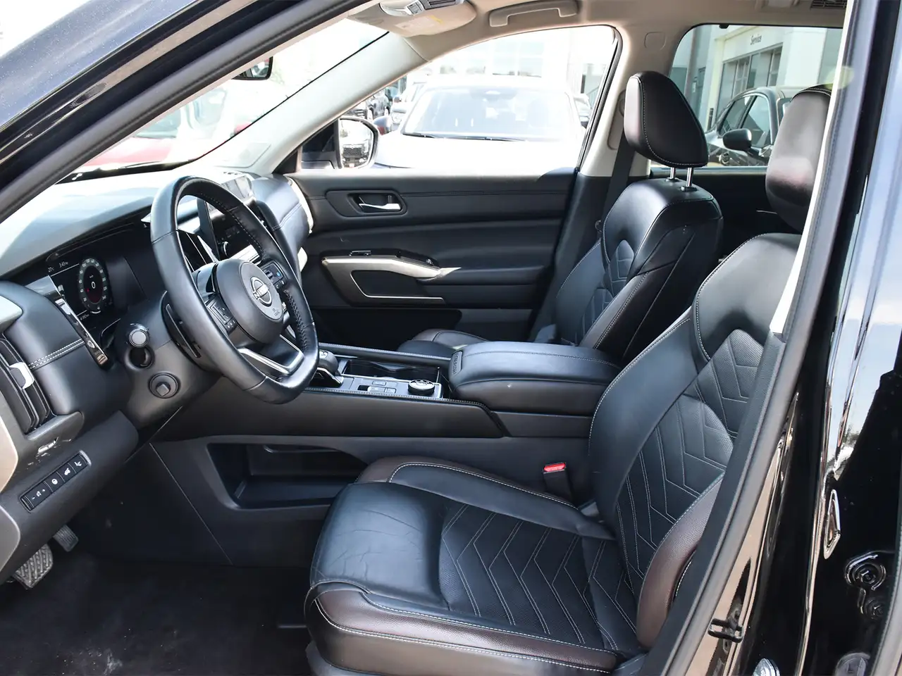 Nissan Pathfinder снимка Nissan Pathfinder