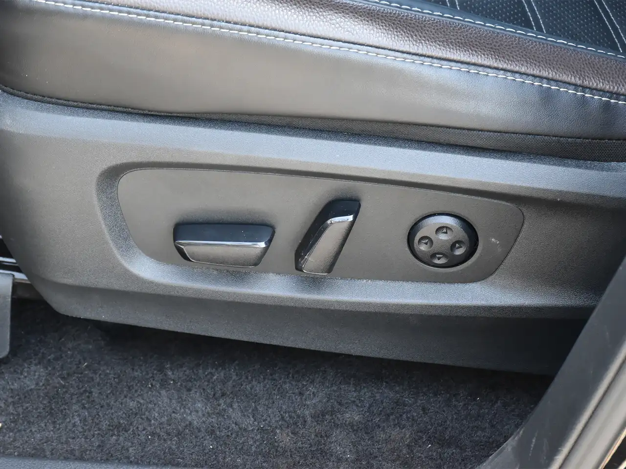 Nissan Pathfinder снимка Nissan Pathfinder