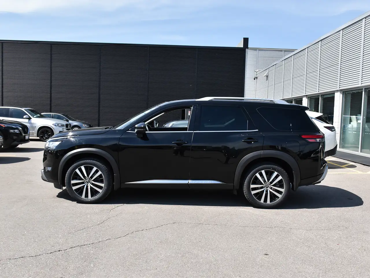 Nissan Pathfinder снимка Nissan Pathfinder