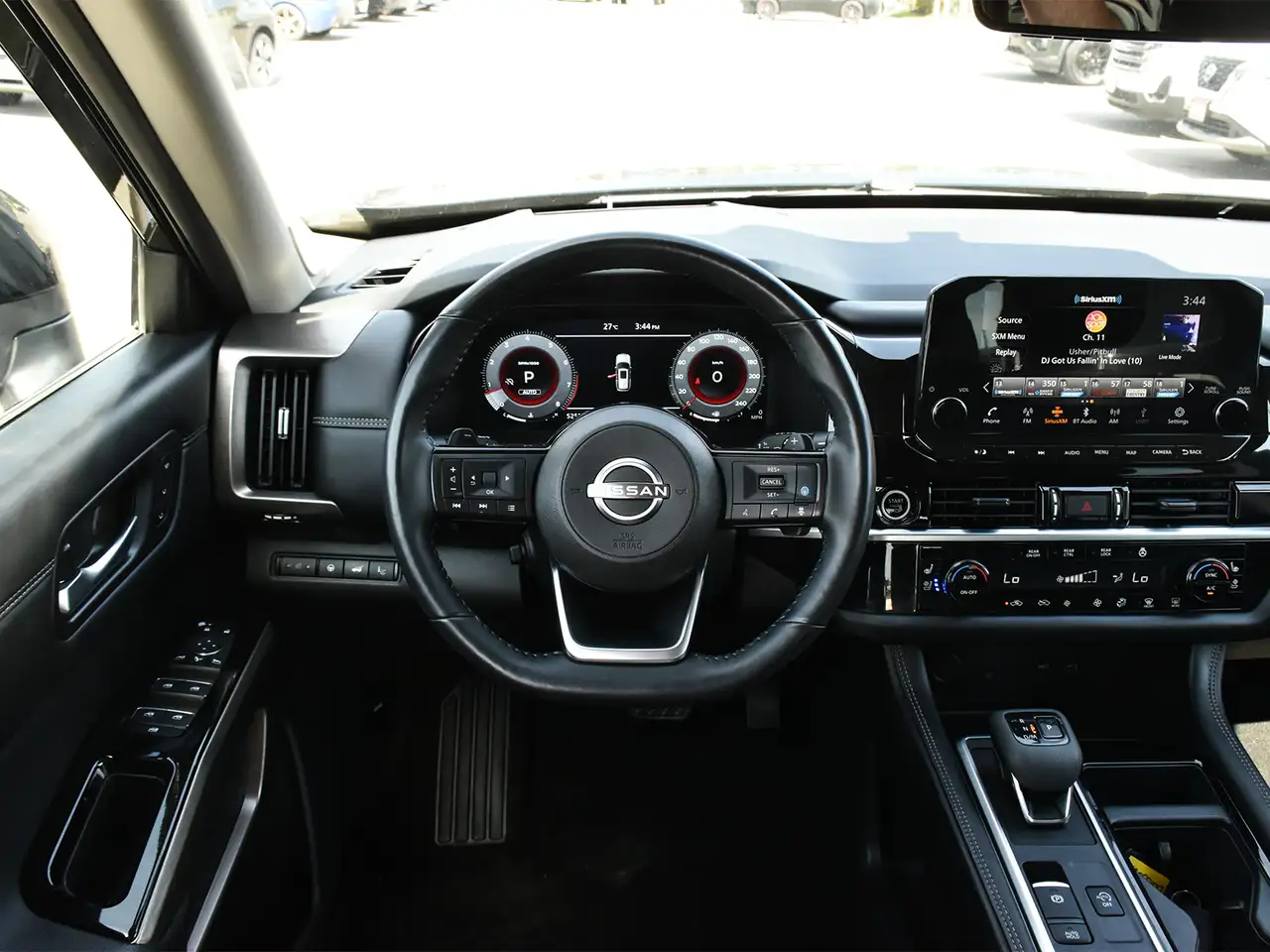Nissan Pathfinder снимка Nissan Pathfinder