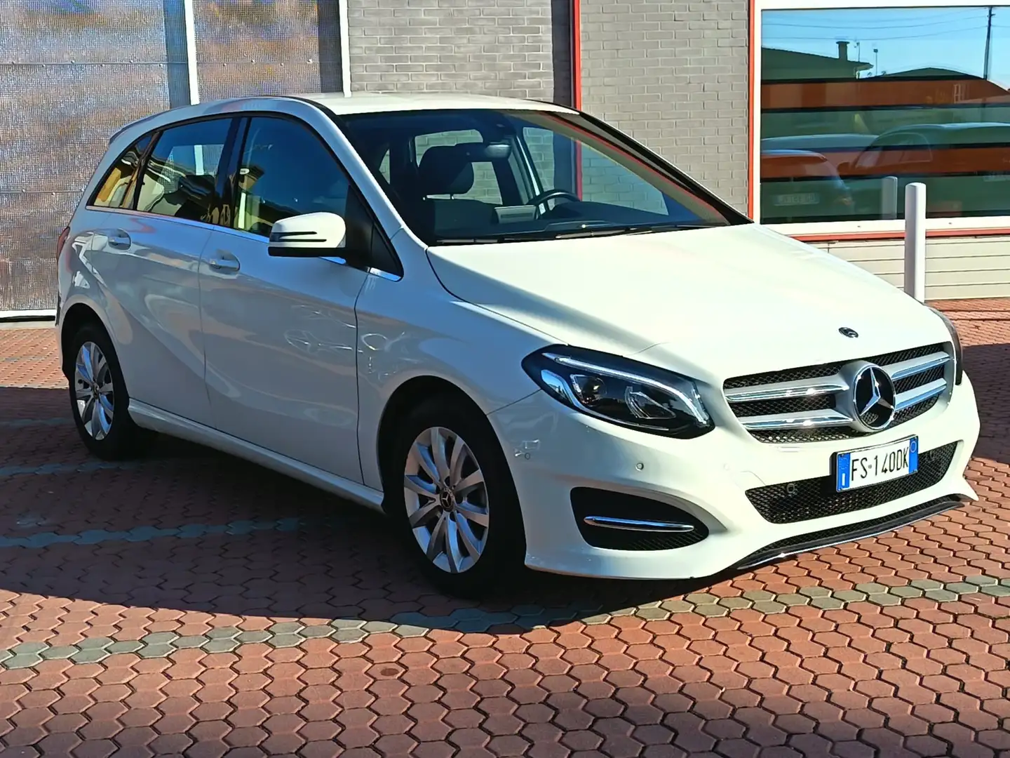 Mercedes-Benz B 180 Automatica - Neopatentati - Tagliandi Mercedes Bianco - 1