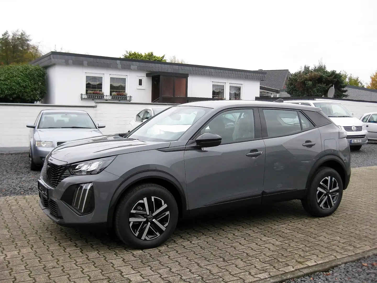Peugeot 2008 PureTech 100 Navi, Facelift, Sofort Gris - 2