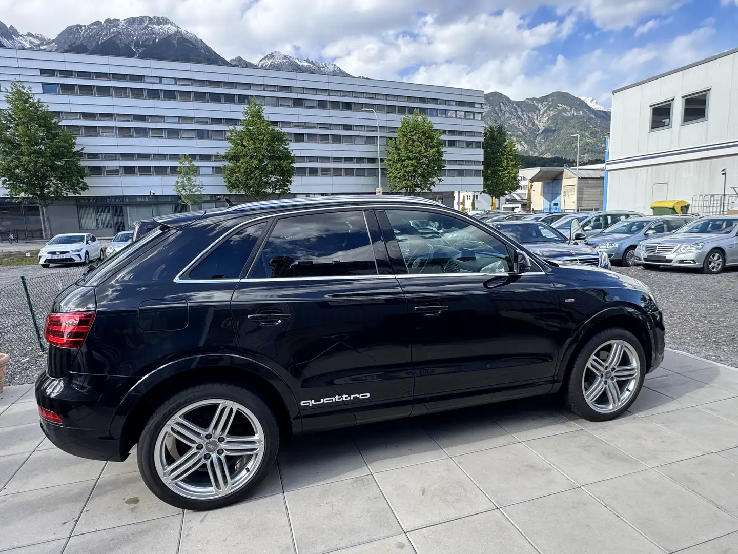 Audi Q3 2.0 TDI quattro Schwarz - 2