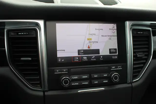 Porsche Macan view 23