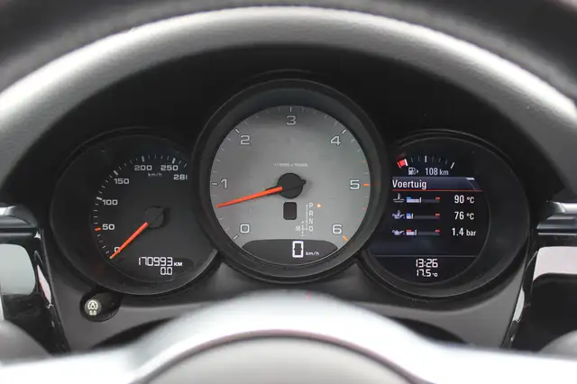Porsche Macan view 18