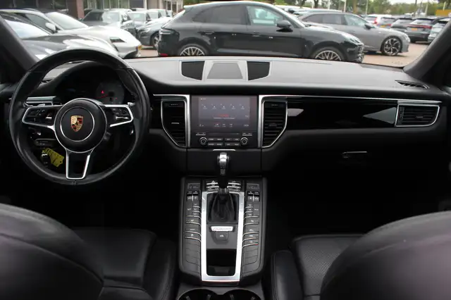 Porsche Macan view 2