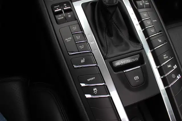 Porsche Macan view 27