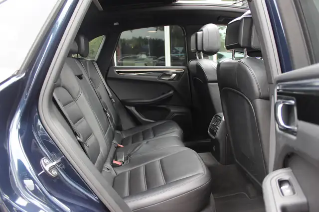 Porsche Macan view 12