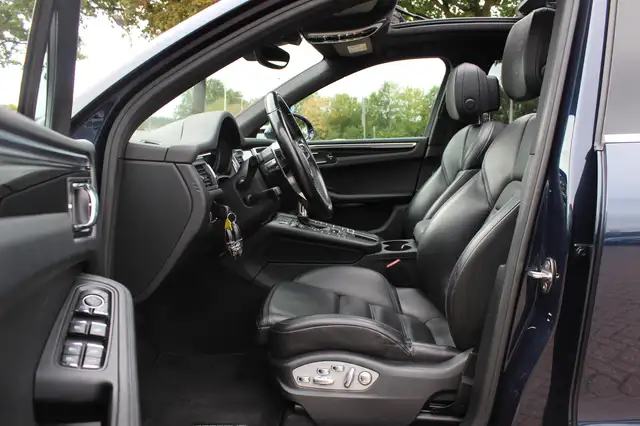 Porsche Macan view 10