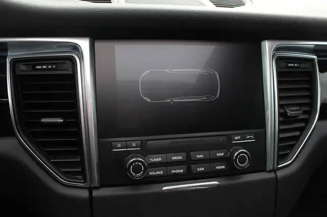 Porsche Macan view 24