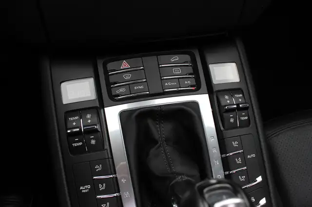 Porsche Macan view 26