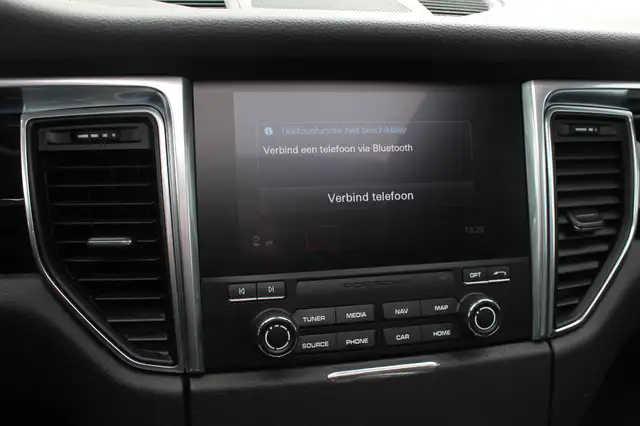 Porsche Macan view 22