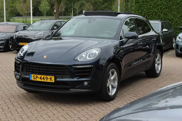 Porsche Macan view 6
