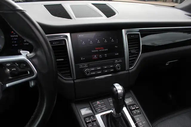 Porsche Macan view 19