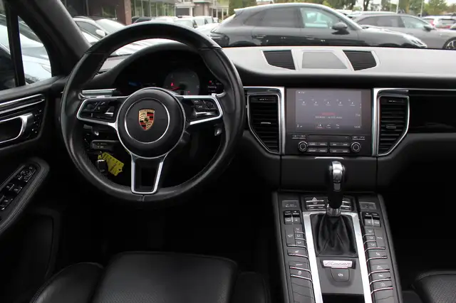 Porsche Macan view 9