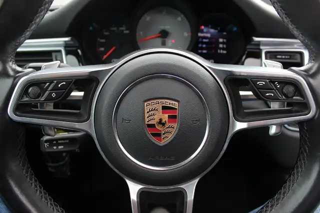 Porsche Macan view 29
