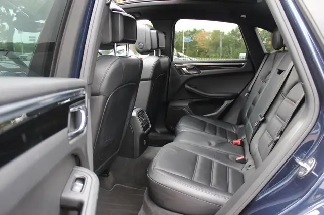 Porsche Macan view 11