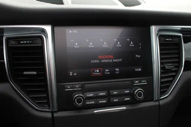 Porsche Macan view 21