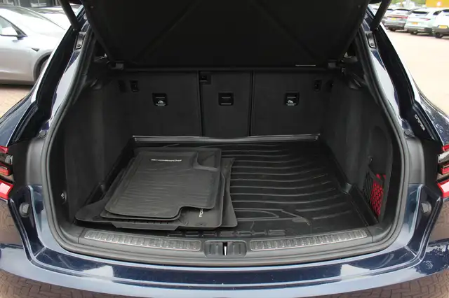 Porsche Macan view 16