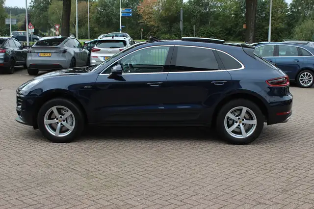 Porsche Macan view 7