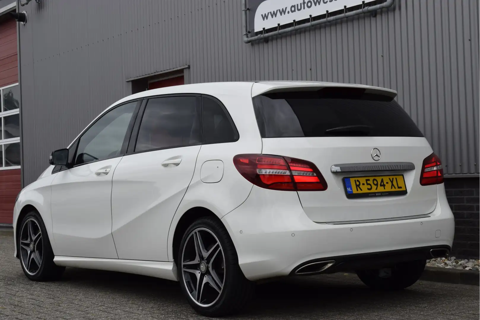 Mercedes-Benz B 200 AMG Night Edition Automaat, Navi, Stoelverwarming, Wit - 2