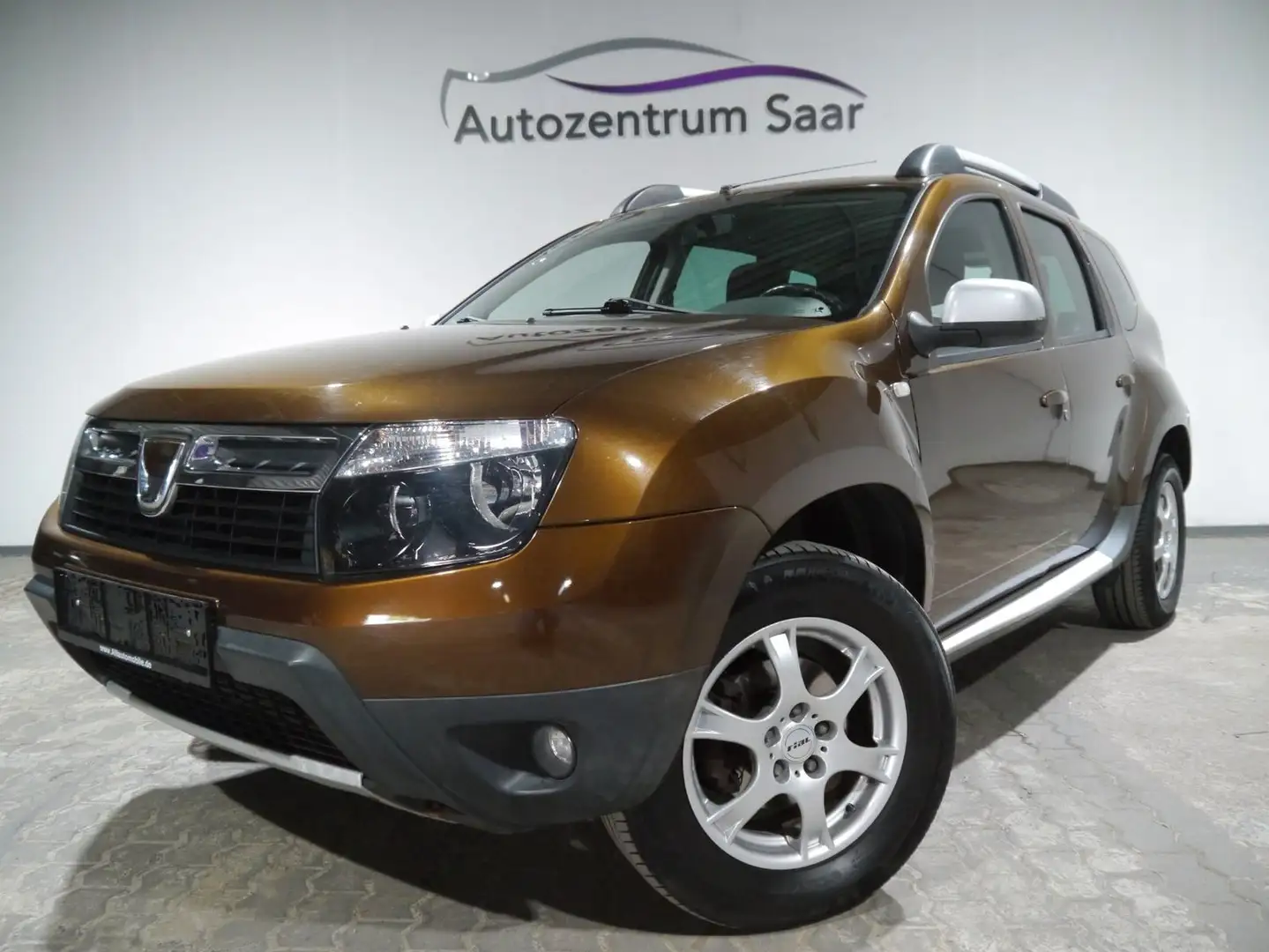 Dacia Duster Laureate 4x4 Allrad Klima AHK Braun - 1