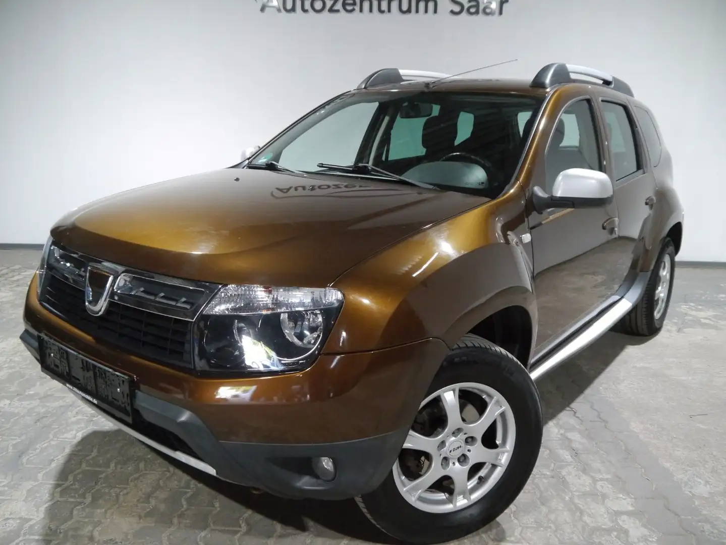 Dacia Duster Laureate 4x4 Allrad Klima AHK Braun - 2