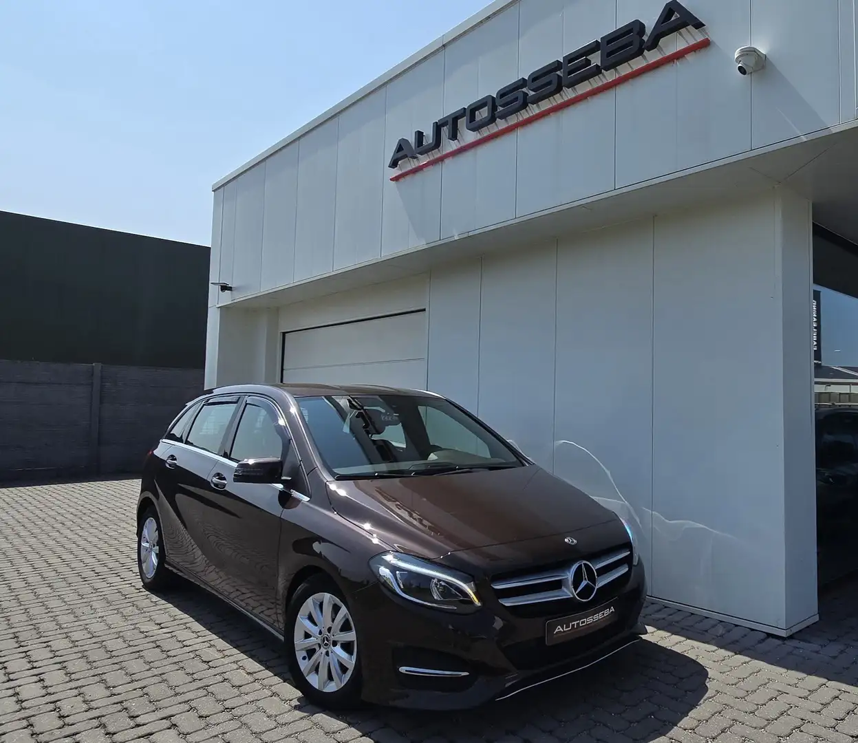Mercedes-Benz B 200 d Business Solution Brun - 1