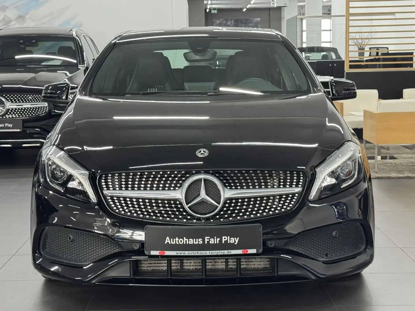 Mercedes-Benz A 200 AMG Edition Aut. /LED/Ambientebel./TOP! Schwarz - 2