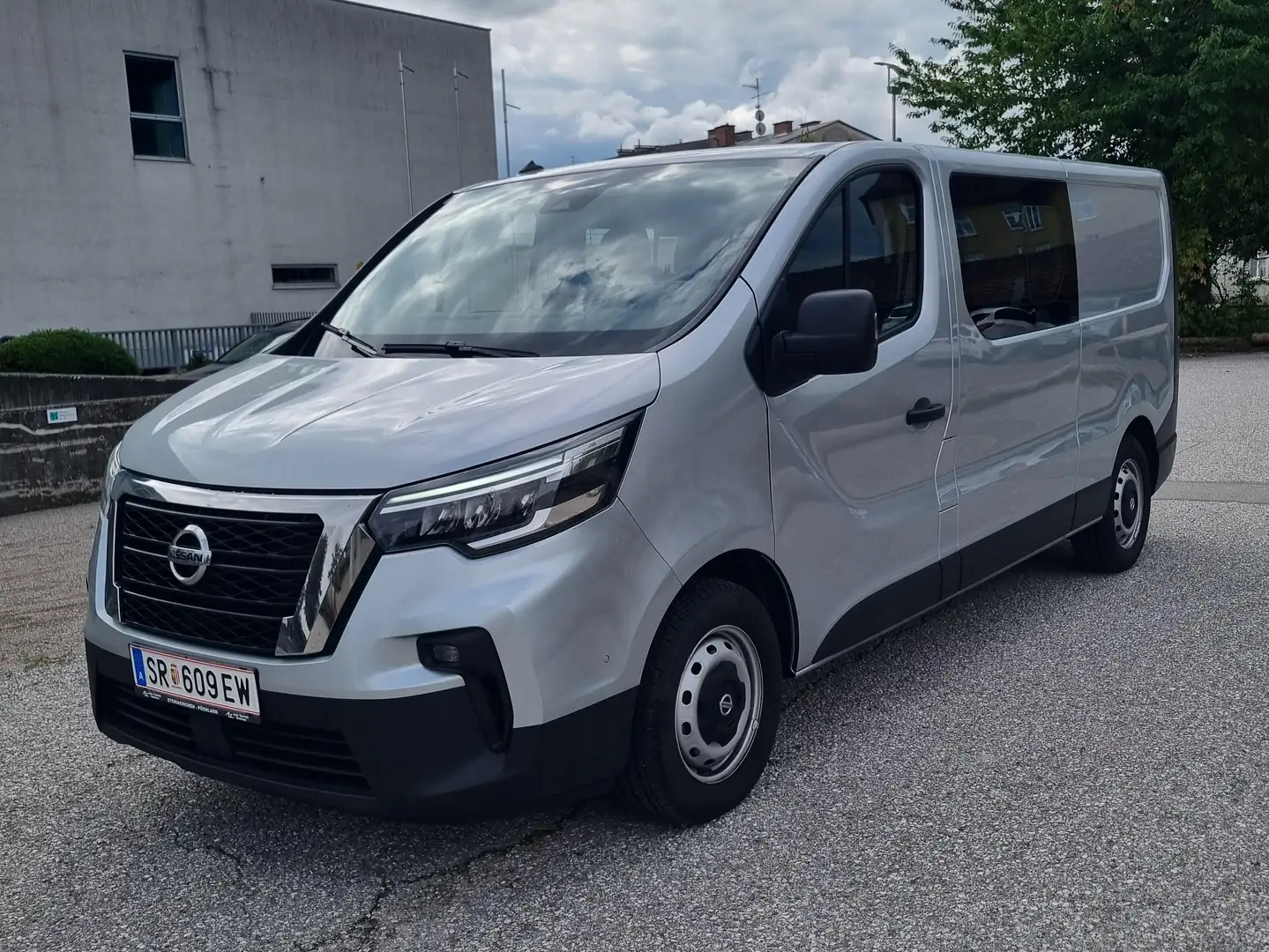 Nissan Primastar L2H1 Silber - 2