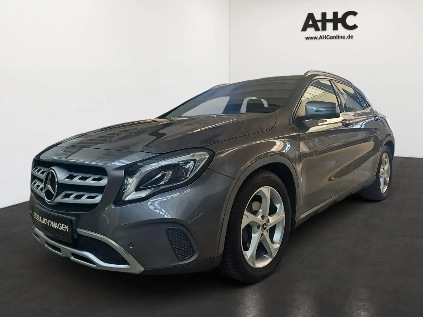 Mercedes-Benz GLA 180 Urban AHK LED SHZ Navi GRA el.Heck KAM Gris - 1