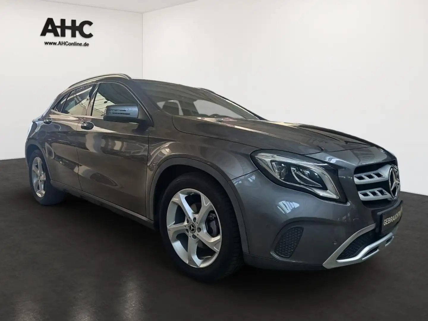 Mercedes-Benz GLA 180 Urban AHK LED SHZ Navi GRA el.Heck KAM Gris - 2