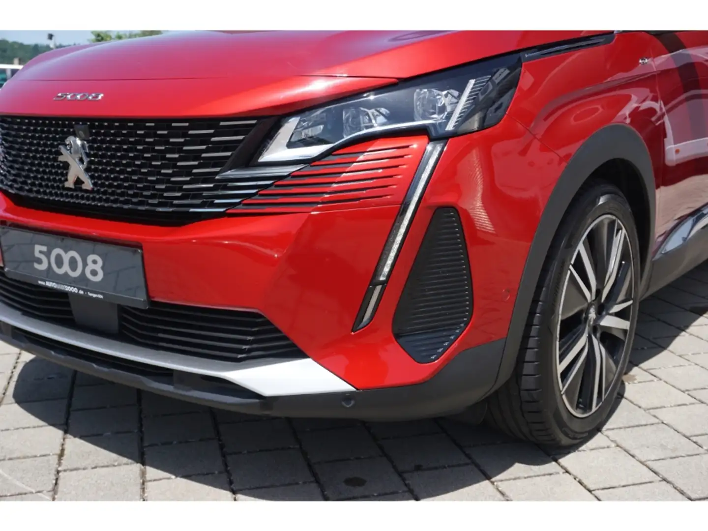 Peugeot 5008 PureTech 180 EAT8 GT Pack ACC Pano Navi LED Focal Rojo - 2