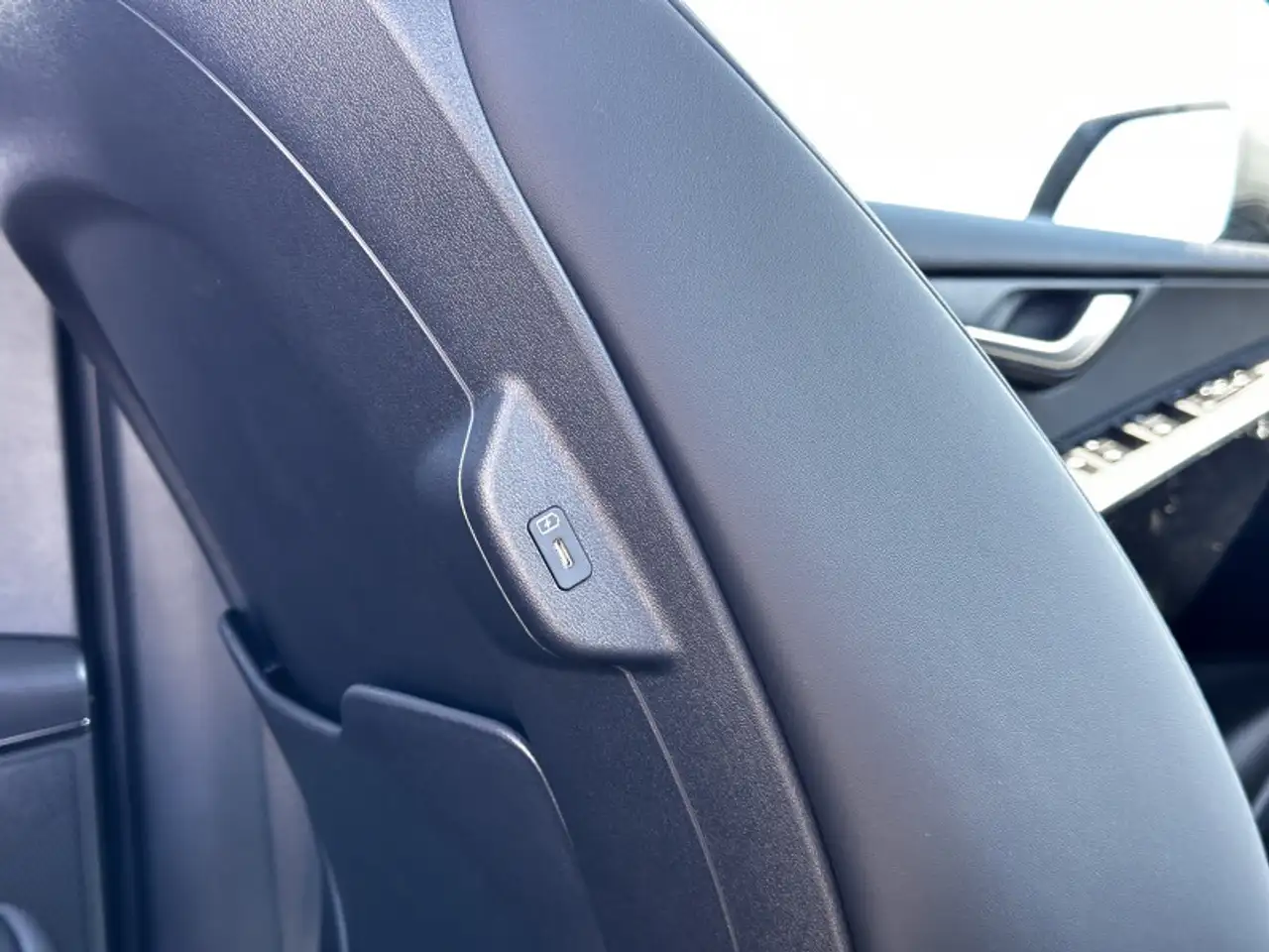 Kia Niro снимка Kia Niro