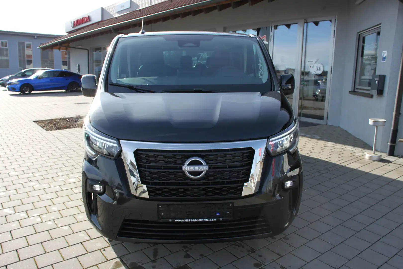 Nissan Primastar dCi 170 Tekna L1H1 2,8t Kombi 9 Sitzer Černá - 2