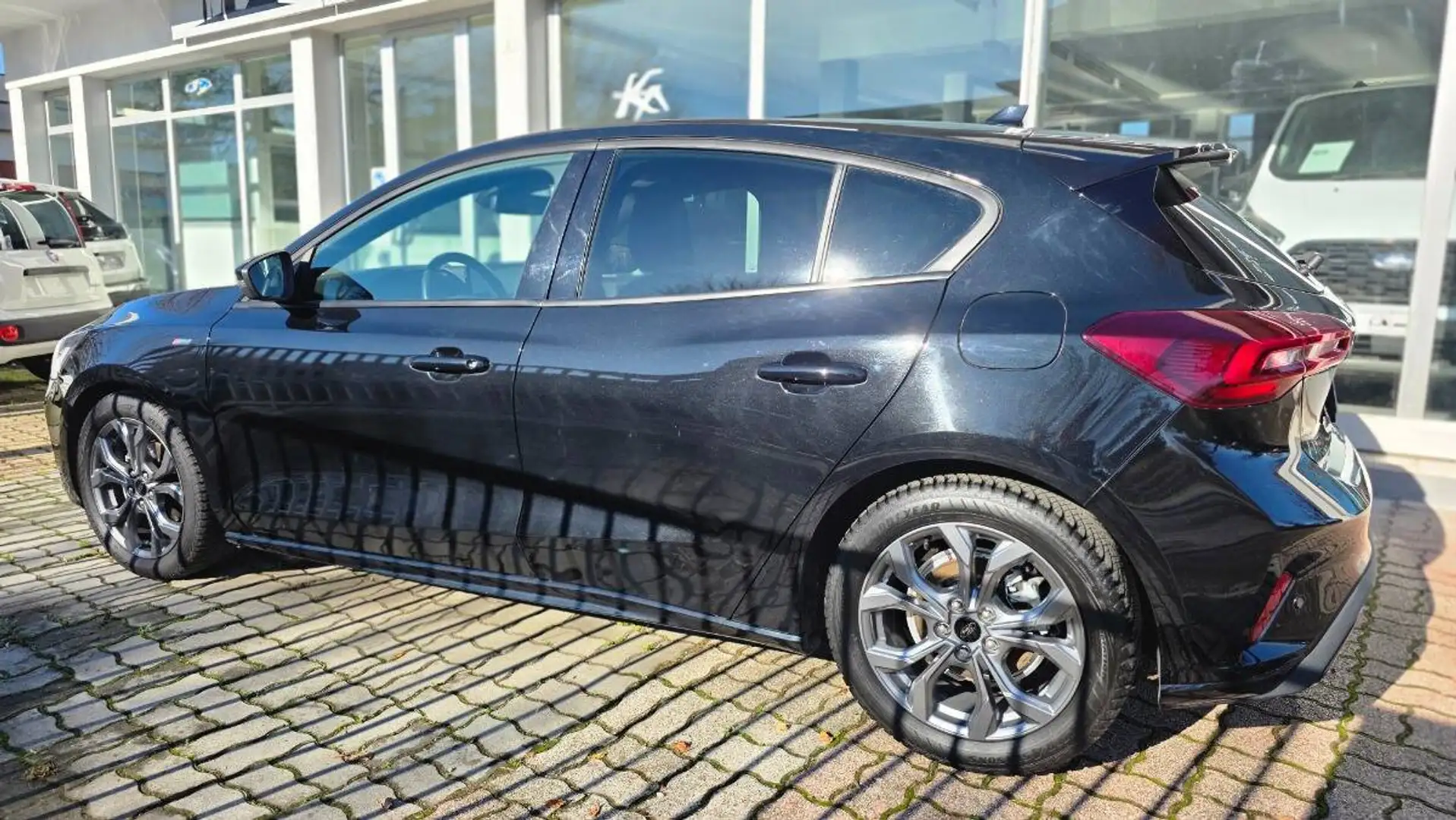 Ford Focus 1.5 ecoblue ST-Line 115cv auto Zwart - 2