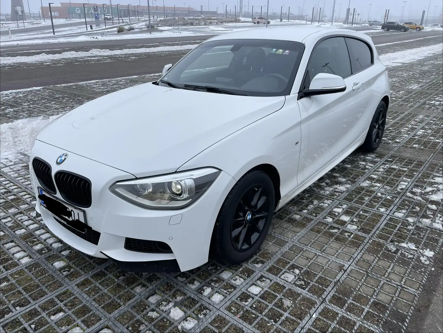 BMW 118 118d M paket ab werk Weiß - 2