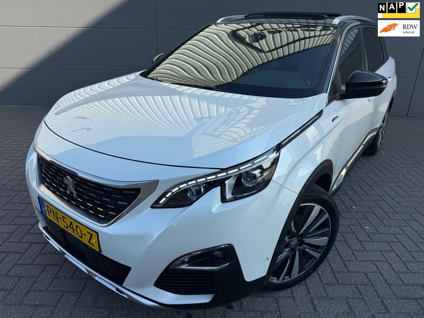 Peugeot 5008 1.2 PureTech Blue Lease GT-Line*PANORAMADAK*CARPLA Wit - 1