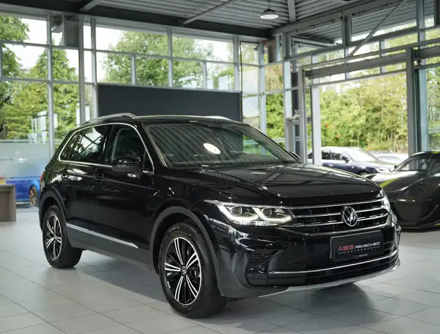 Volkswagen Tiguan view 3