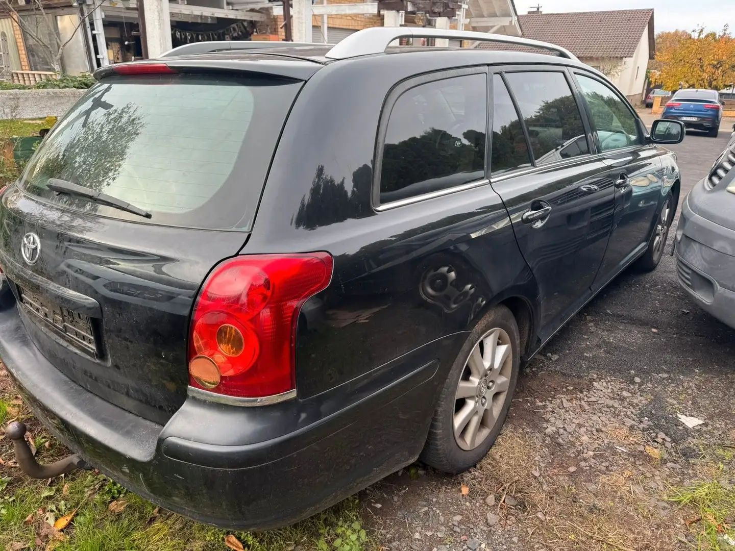 Toyota Avensis Kombi 2.2 D-CAT Executive Schwarz - 2