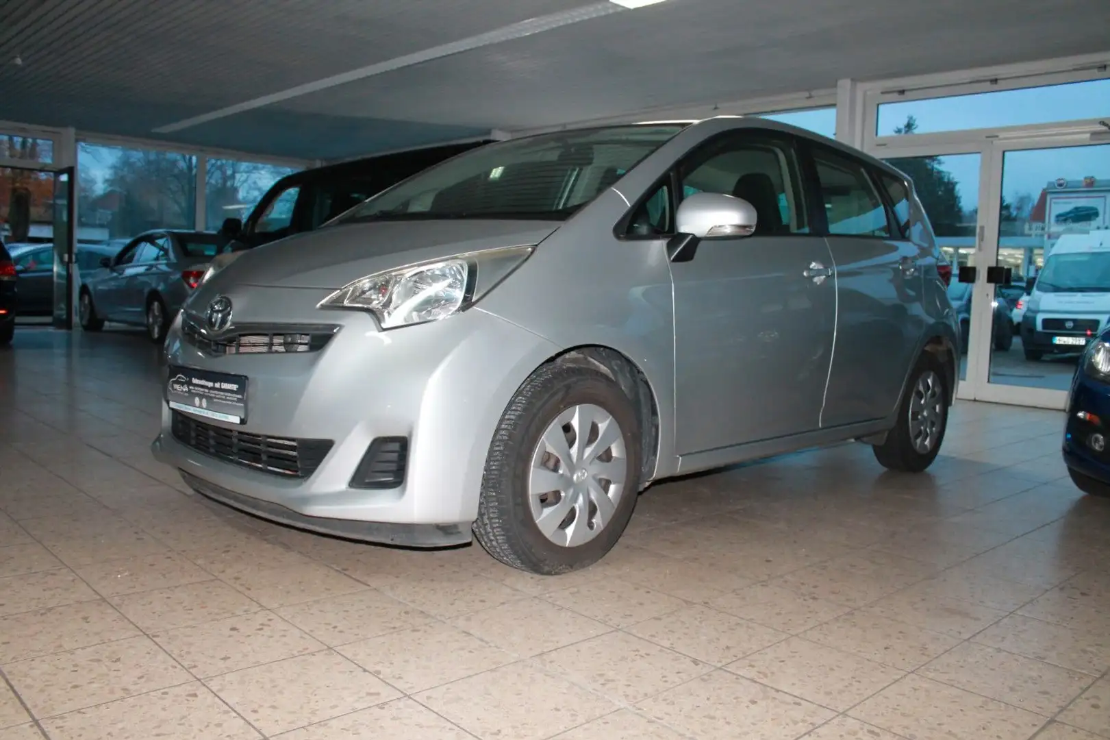 Toyota Verso-S Life Argintiu - 2