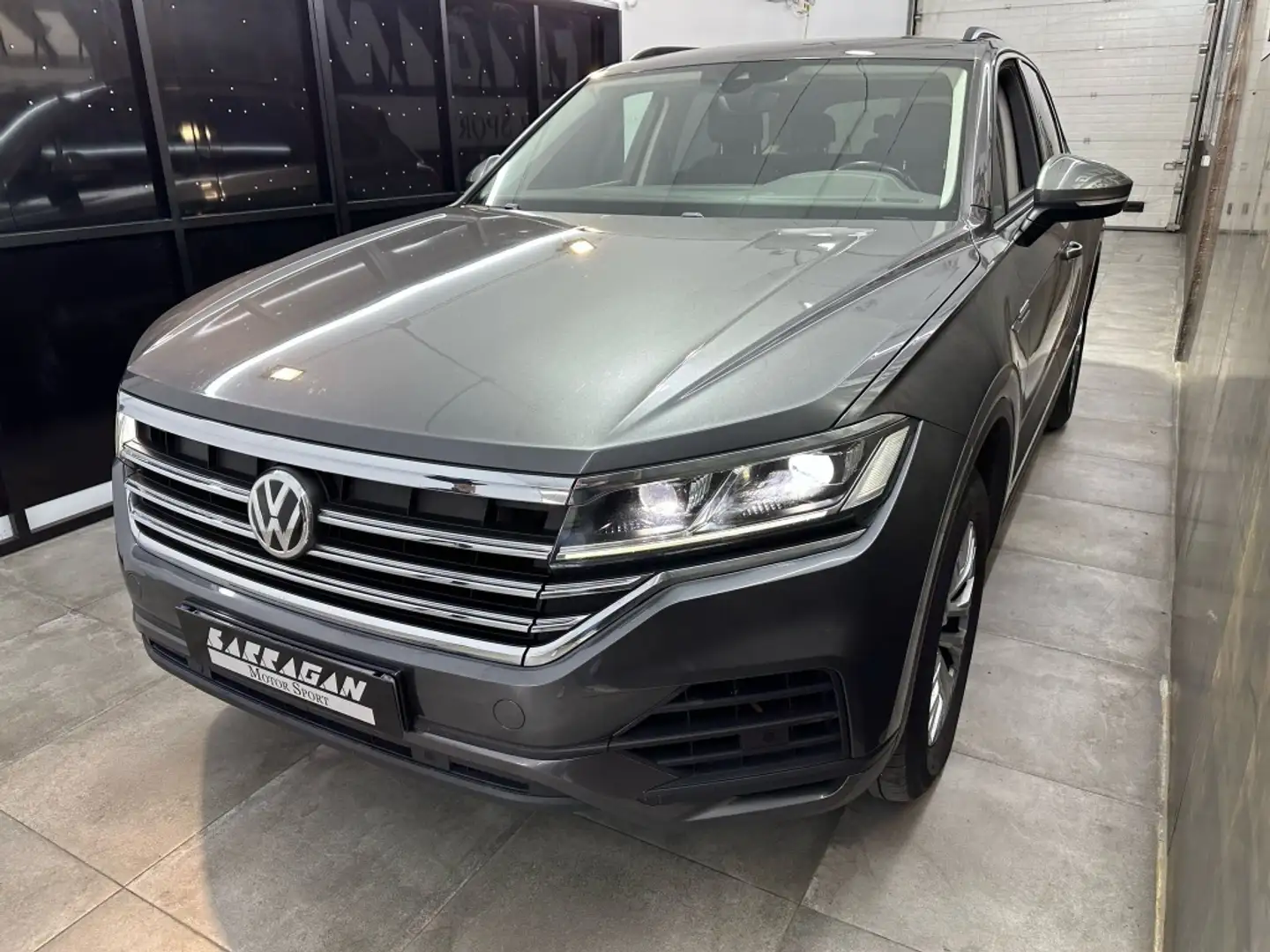 Volkswagen Touareg 3.0TDI V6 Pure Tiptronic 4Motion 170kW Gris - 1