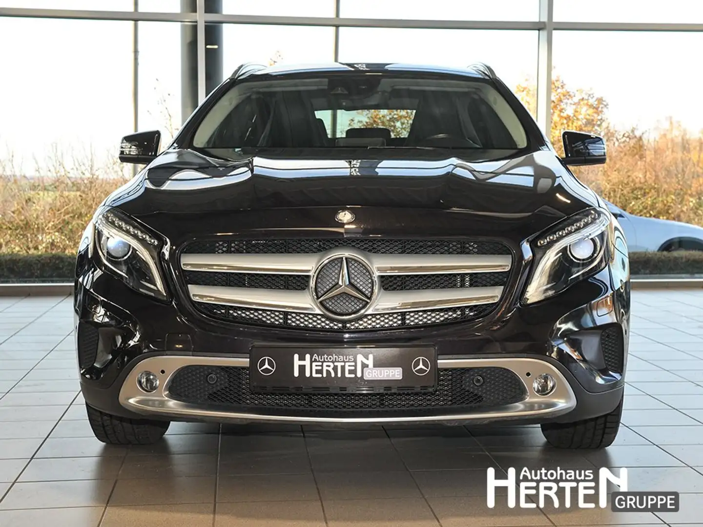Mercedes-Benz GLA 180 Urban+NAVI+BI-XENON+R-KAMERA+SPUR-P.+SHZ Mauve - 2
