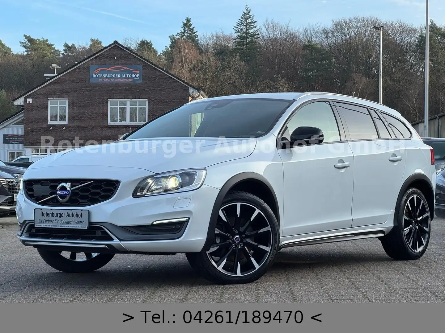 Volvo V60 Cross Country V60*CROSS*COUNTRY*SUMMUM*AWD*LEDER*NAVI*TÜV NEU* Weiß - 1