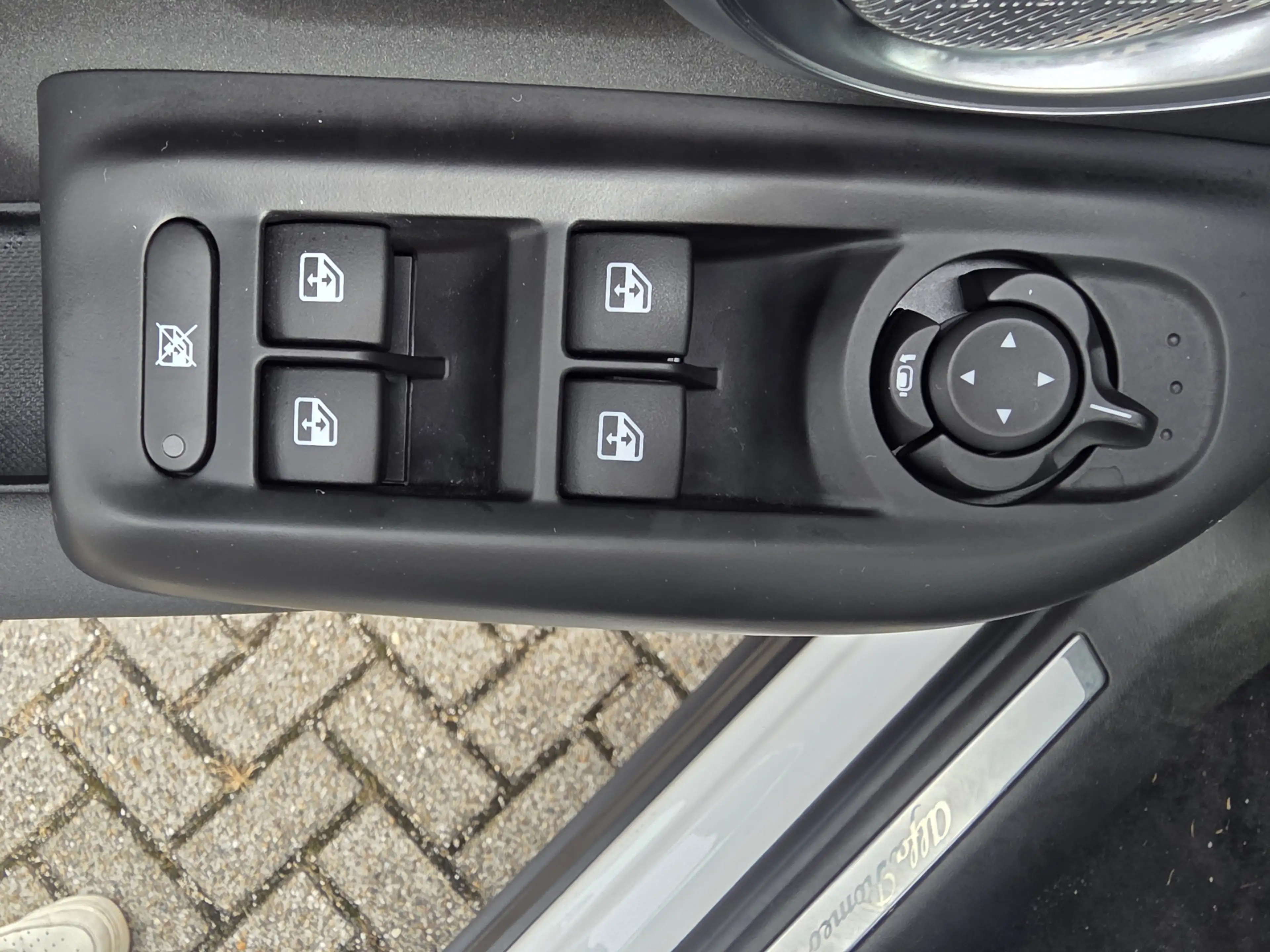 Alfa Romeo Tonale 1.3T PHEV 280PK Tributo Italiano | Panorama-dak | — photo 12
