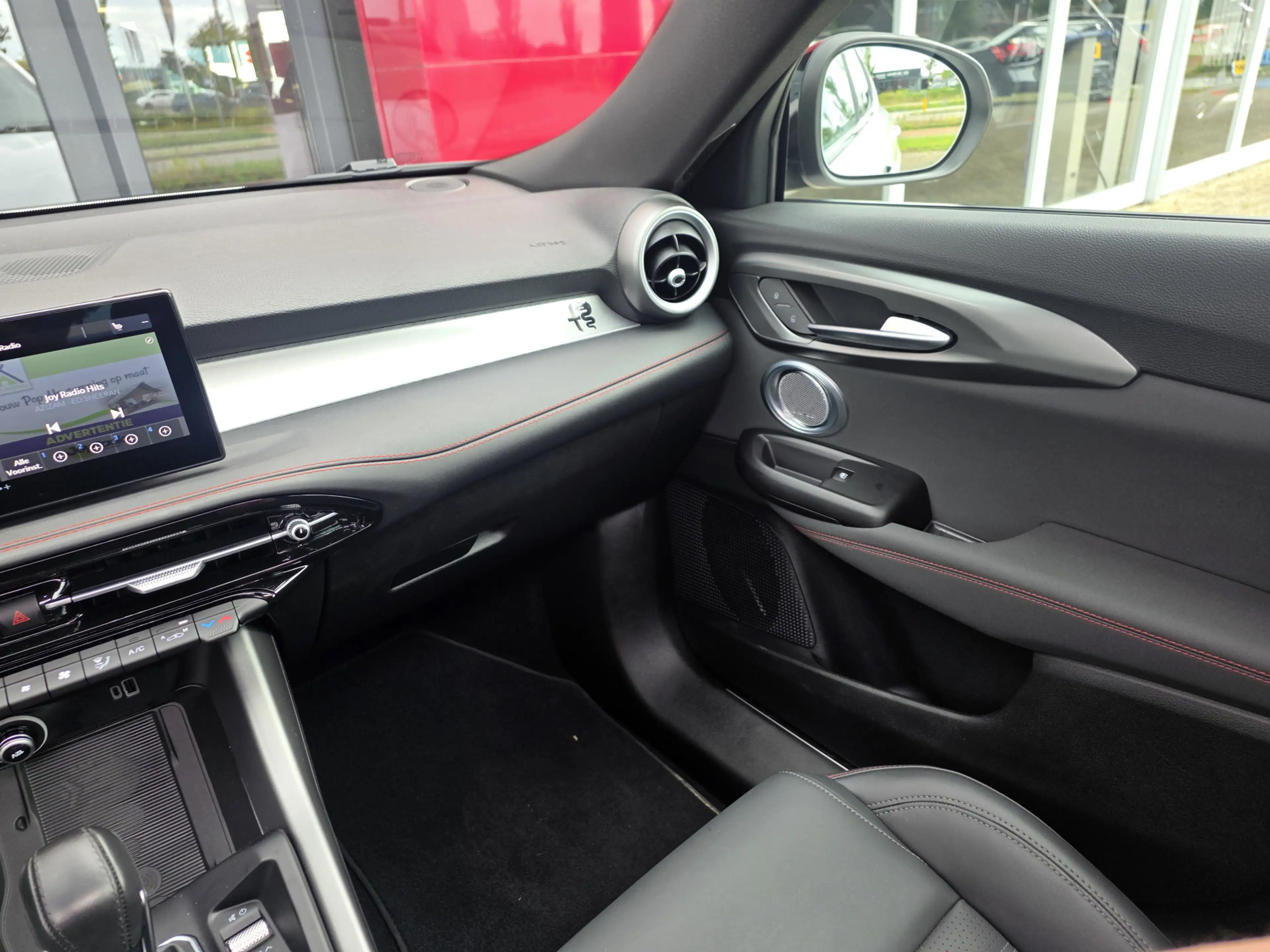 Alfa Romeo Tonale 1.3T PHEV 280PK Tributo Italiano | Panorama-dak | — photo 21