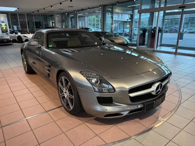 Mercedes-Benz SLS