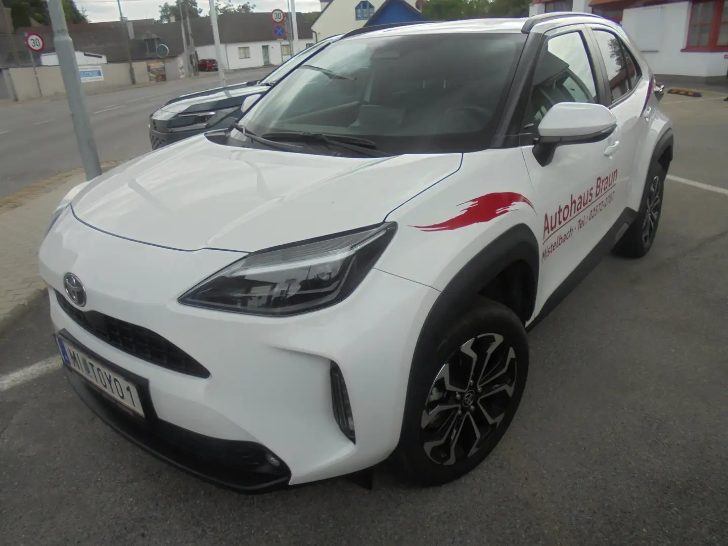 Toyota Yaris Cross Hybrid FWD Active Drive Weiß - 1